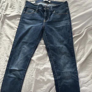 Jeans - Alldeles för små