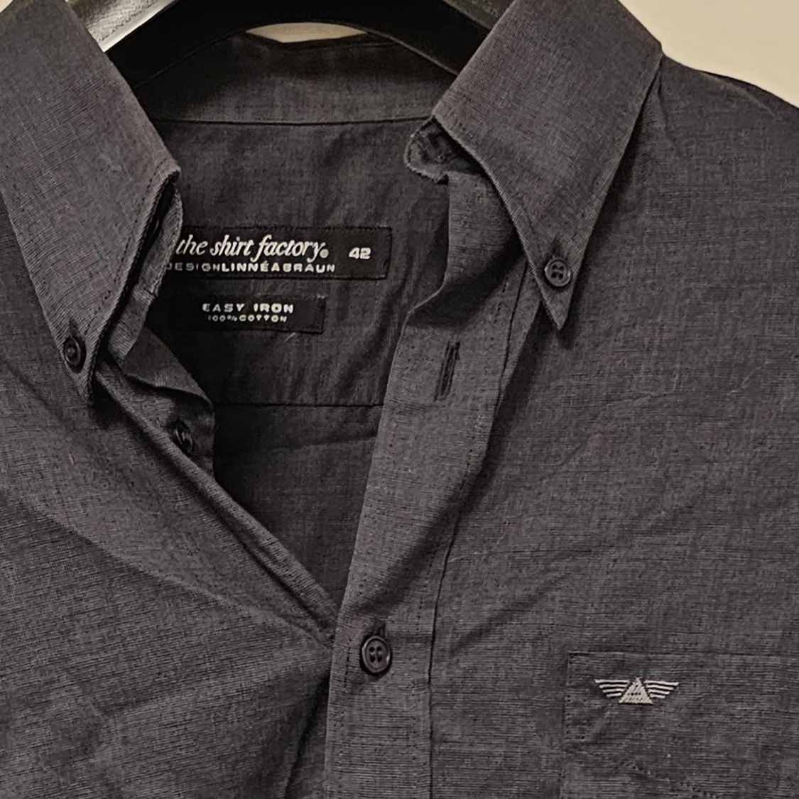 Gråsvart skjorta