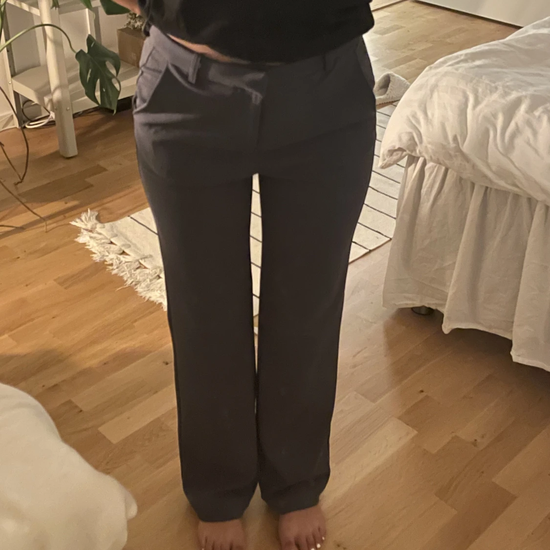 Mörkgråa kostymbyxor 