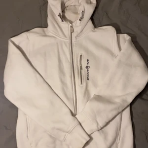 Sail racing  - Knappt använd och är i jättebra skick.