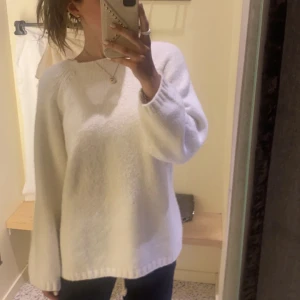 Stickad tröja - Säljer min supper mysiga stickade tröja från Bik bok, den är knappt använd och säljer för jag behöver rensa💕 