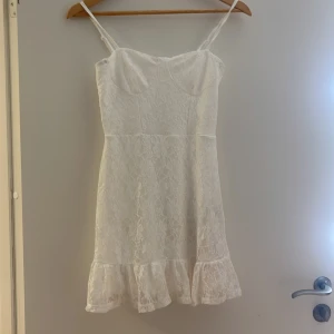 Klänning - Fraktas eller möts upp i Tyresö.