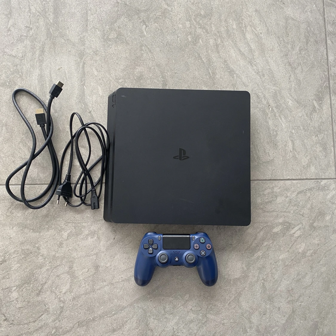 Ps4 slim edition 