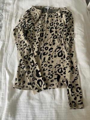 Set från Chiquelle  - Snyggt och bekvämt set från Chiquelle. Fint skick! 