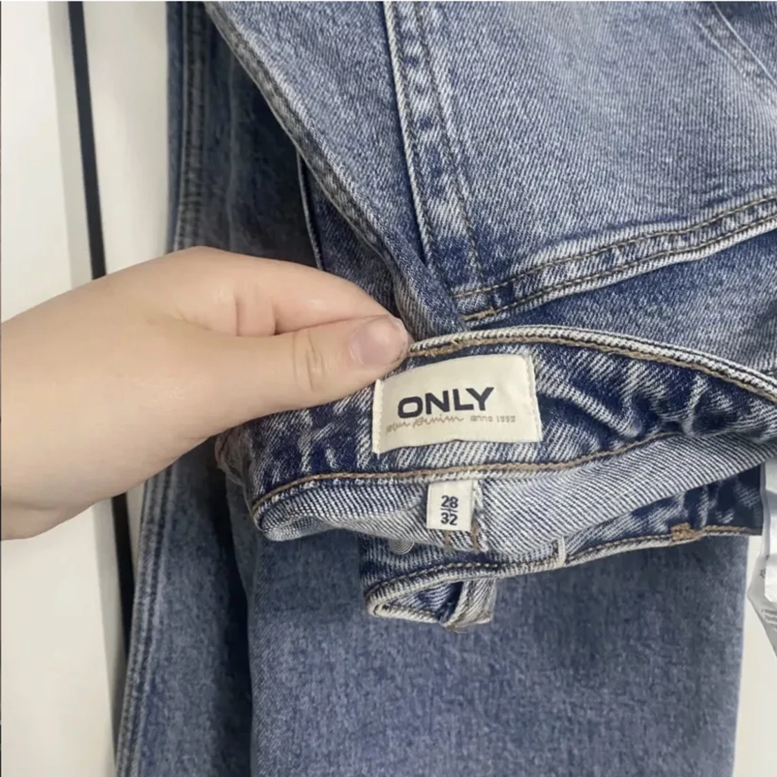 Mörkblåa jeans - 91