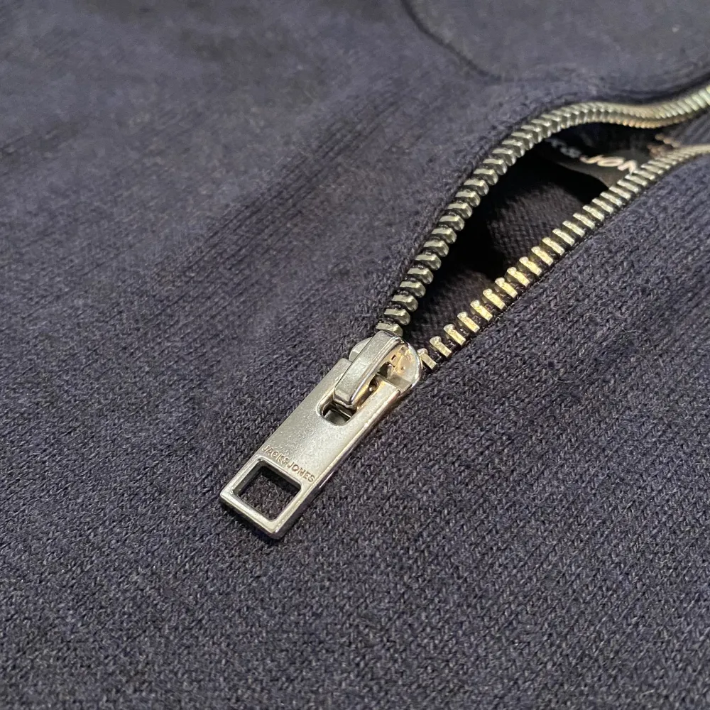 Half zip hoodie använd 2 gånger. Nypris 599 Kom med prisförslag!. Hoodies.