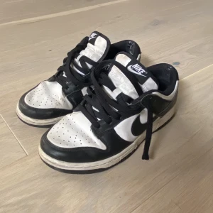 Dunk pandas - Mycket coola dunks. Inköpta för ish 2 år sedan och användes flitigt men säljer nu då jag inte använder de. Vid önskemål då kan jag tvätta de innan frakt🙏🏼