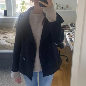 Kort kappa  - Marinblå kort kappa från S.Oliver💙