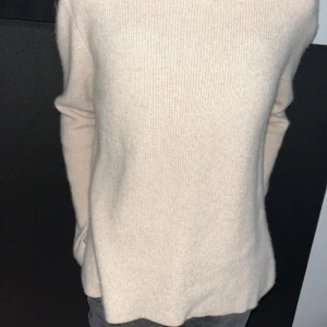 DAY TRÖJA - Köpte för 1300kr och säljer nu för 800kr! Jätte fin tröja och jätte skönt material🩷inga skador på tröjan!