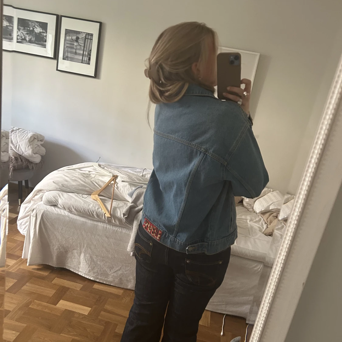 Jeansjacka i en bomberjackamodell - 91