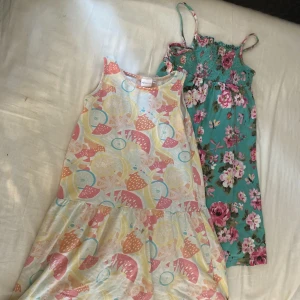 klänning - två klänningar  