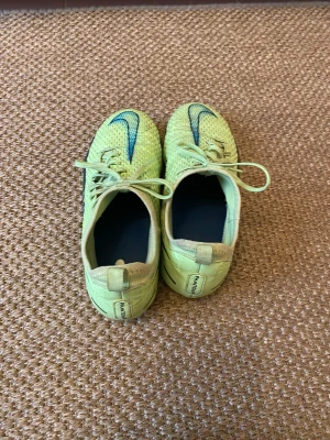 Nike phantom 250kr storlek 38 - Bra skick men lite slitna dobbar 