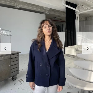 Design By Si kappa  - Säljer nu min kappa från design by si då den inte kommer till användning längre. Kappan e i mycket bra skick, fråga gärna om fler bilder 🩷