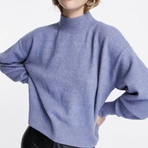 & other stories  - Fin stickad tröja från & other stories som inte kommer till användning. Den är köpt för cirka 500kr och är som ny. Använd 3-4 gånger. ✨🌸⚡️🤠 priset kan diskuteras 