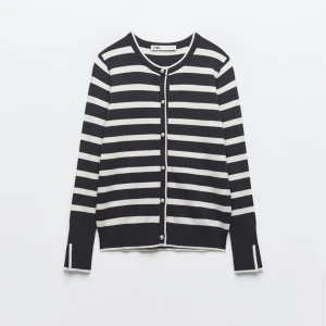 Kofta från zara - Säljer min randiga kofta från zara, nyskick använd en gång!