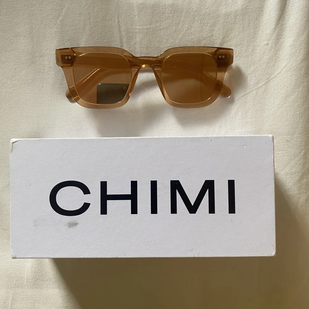 Säljer minna chimi 04 peach med spegelglas. Spris går att diskutera vid snabb affär🙏🏻. Övrigt.