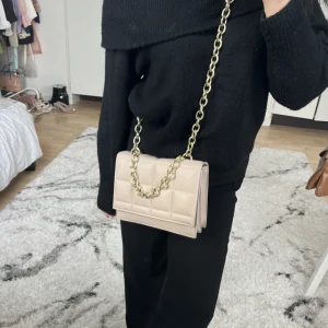 Väska - Fin väska i nyskick, helt oanvänd. ❗️3 för 2 på allt❗️