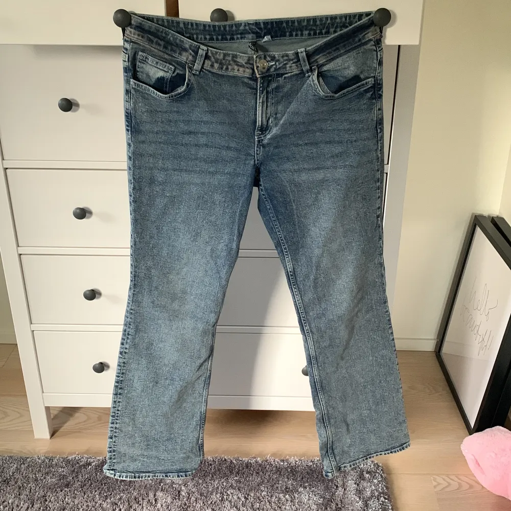 Riktigt sköna, lite stretchiga och skitsnygg passform. Använder dom bara inte mer!!  Missfärgade att ett skärp jag använt tyvärr (går bort i tvätt) . Jeans & Byxor.