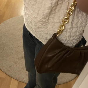 Handväska - Säljer en fin handväska som inte kommer till användning längre💞