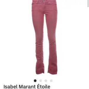 Säljer dessa sjukt snygga jeans från Isabelle marant som tyvärr inte passade😭😭i storlek 36🥰