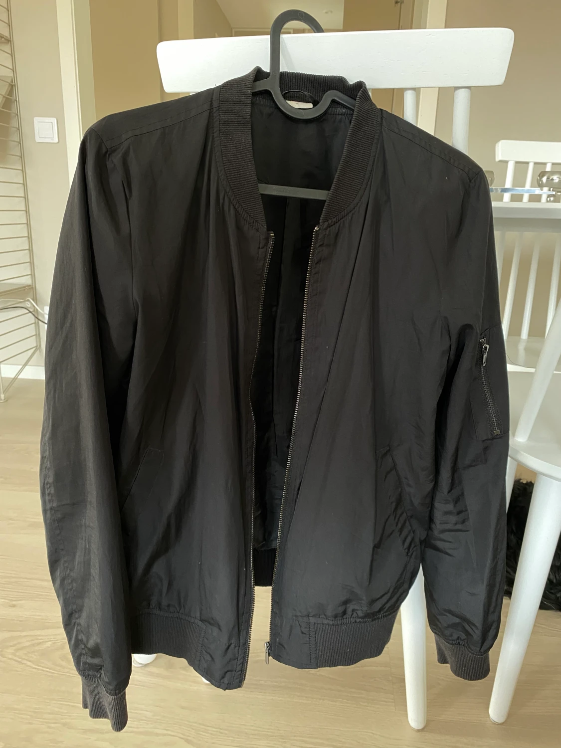 Svart bomberjacka  - 90