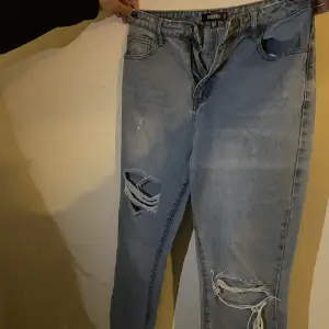 Jeans med hål