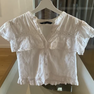 Vit blus - Jättesöt vit blus från zara💕💕