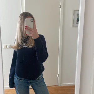 J.lindeberg sweatshirt - Säljer min sköna sweatshirt ifrån j.Lindeberg.  Super skön men kommer tyvärr inte till användning, nästan nyskick