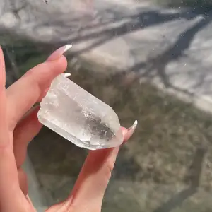 Bergskristall spets 5cm Några regnbågar i