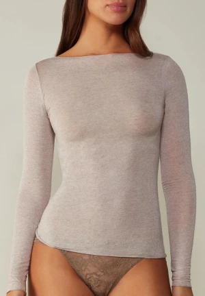 Intimissimi Tröja - Hej hej! Säljer nu min intimissimi tröja i beige! Personligen känner jag mig inte jätte bekväm i den ute. Hoppas ni kan förstå. Skriv vid frågor, jag svarat fort! 💕💕