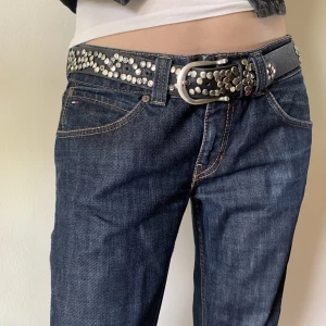 Tommy Hilfiger Jeans - Jättefina Tommy Hilfiger jeans som tyvärr är för stora för mig.