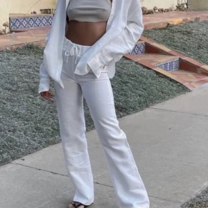 Linnebyxor - Säljer dessa linnebyxor från A-dsgn då de tyvärr inte passar mig längre, använda men fortfarande i fint skick, säljer för 450+frakt 💓💓