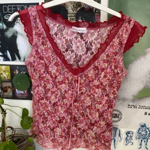 Linne - Jättefint linne i strl 36 och topp skick!  Pris går att diskutera, men köparen står för frakt :) 