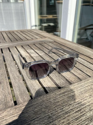 Chimi solglasögon  - Säljer mina chimi glasögon. Aldrig använda, endast testade på. I modellen 04 grey. Hör av dig vid minsta fundering! 🙌🏻 Du står för frakten! 