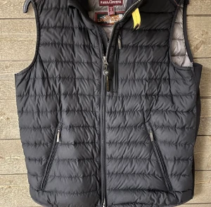 Prajumperväst - Fint skick, pris kan diskuteras. Har växt ut den, men had passat någon mellan 175-180cm fint. Perfekt för våren 🐓Trade kan också funka…