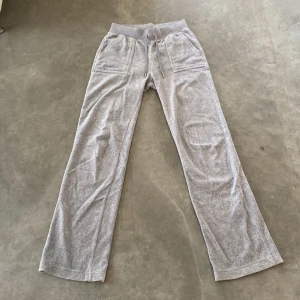 Juciy byxor - Hej jag väljer nu att sälja mina juciy byxor eftersom dem ej kommer till användning. Dem är i nyskick.