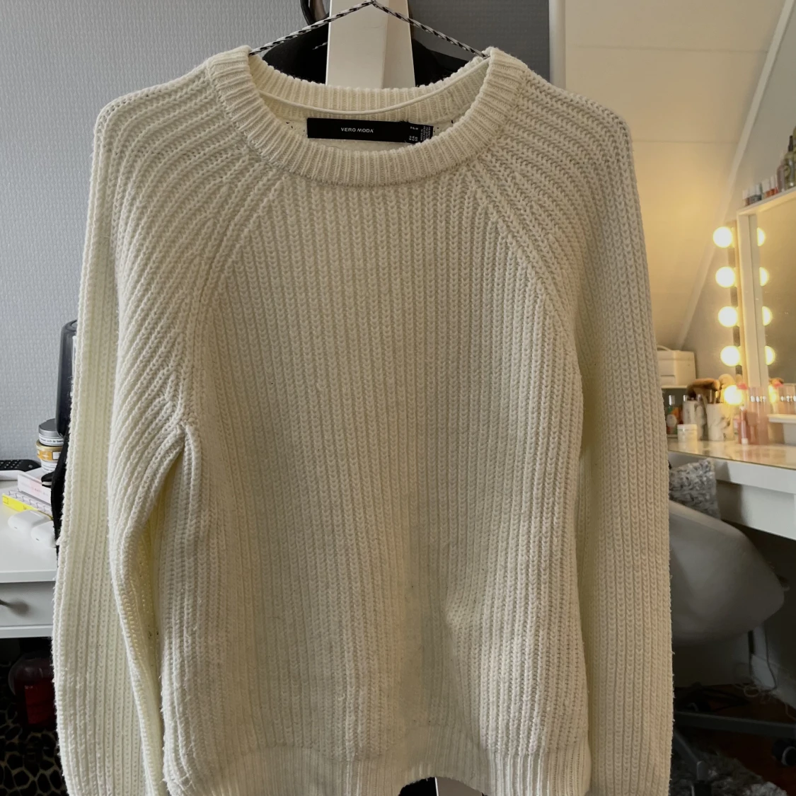 Vit stickad tröja