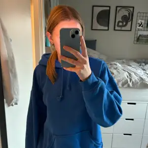Säljer nu min blåa hoodie från bikbok❤️nästan aldrig använda så skulle säga att den är i nyskick❤️