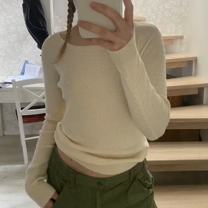 Tunt stickad tröja  - Tunt stickat tröja, superfint skick! Bara att skriva vid frågor!💘 Står XS på lappen, men skulle snarare S.