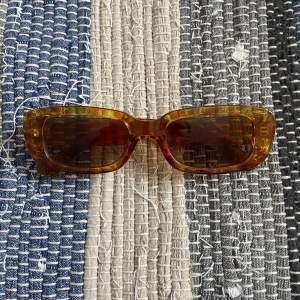 Super snygga solglasögon från Gina, använda ett flertal gånger men i god skick. DM vid intresse💗