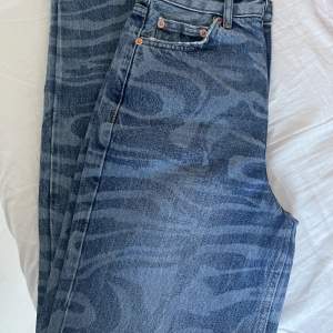 Säljer dessa jeans ifrån Gina i storlek 34, aldrig använda, högmidjade.