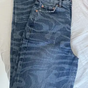 Säljer dessa jeans ifrån Gina i storlek 34, aldrig använda, högmidjade.