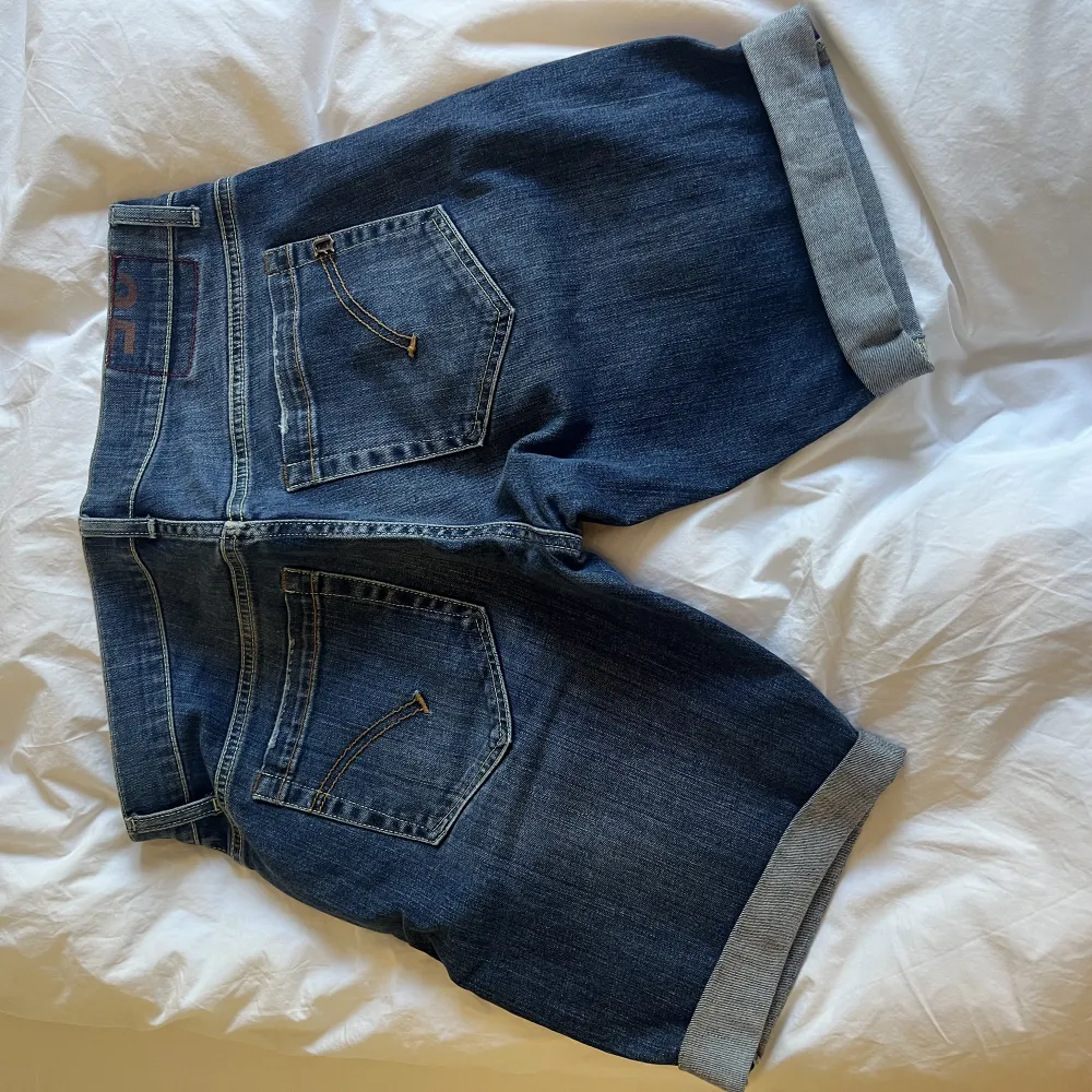 Dondup short fint skick nypris runt 1500-2000kr st 35. Jeans & Byxor.