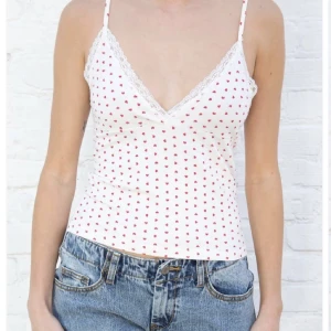 Brandy Melville linne - Intressekoll på detta söta linnet. Endast använd en gång och köpt för bara någon vecka sen utomlands☺️