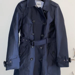 ZARA kappa - ALDRIG använd, fel fri 