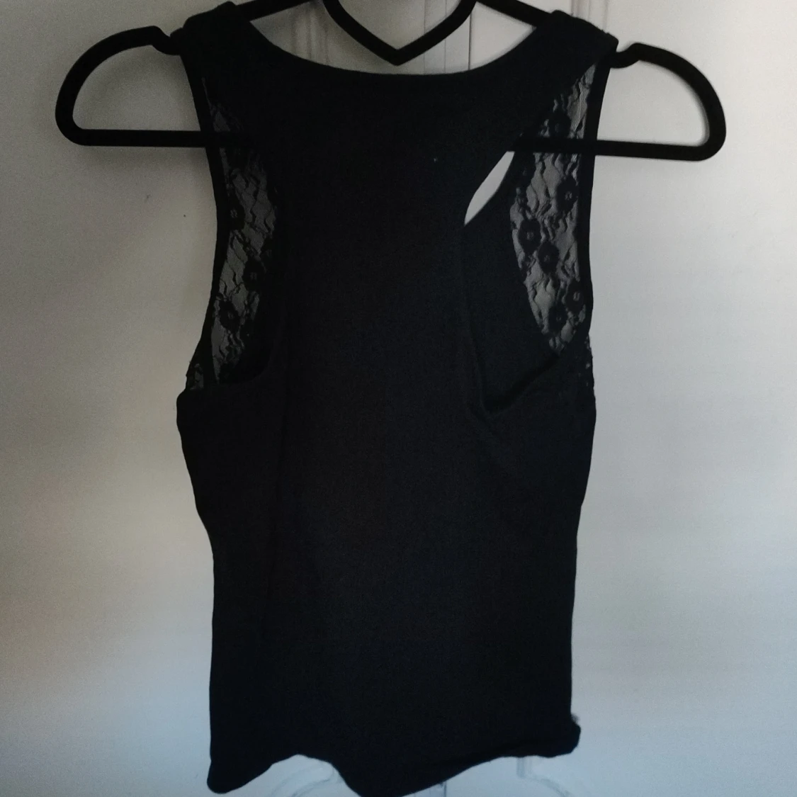 Svart linne med spets  - 90