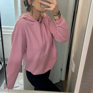 Hoodie - Oanvänd hoodie från stay