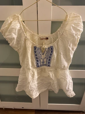 Blus - Fin blus från indiska med blå detaljer