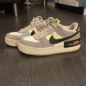 Nike air force  - Säljer dessa snygga nike air force som är köpta för 1249 på zalando. Nytvättade och rena!