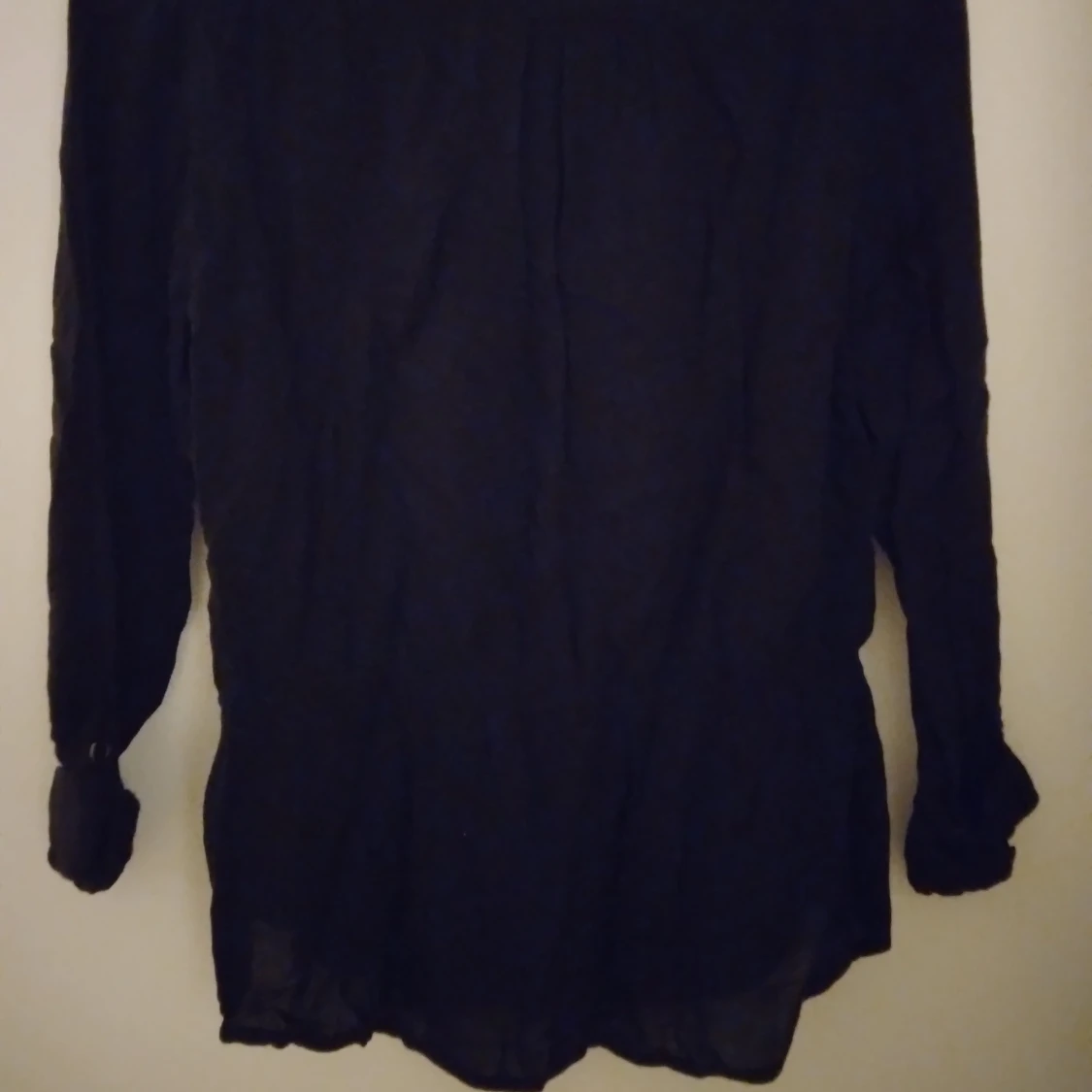 Svart snygg blus. Strk: 34. Viskos. Felfri. - 1